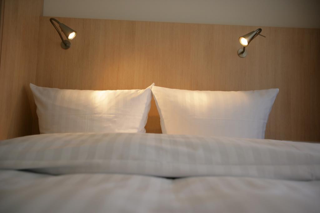 Single Room,79609977:JPEG